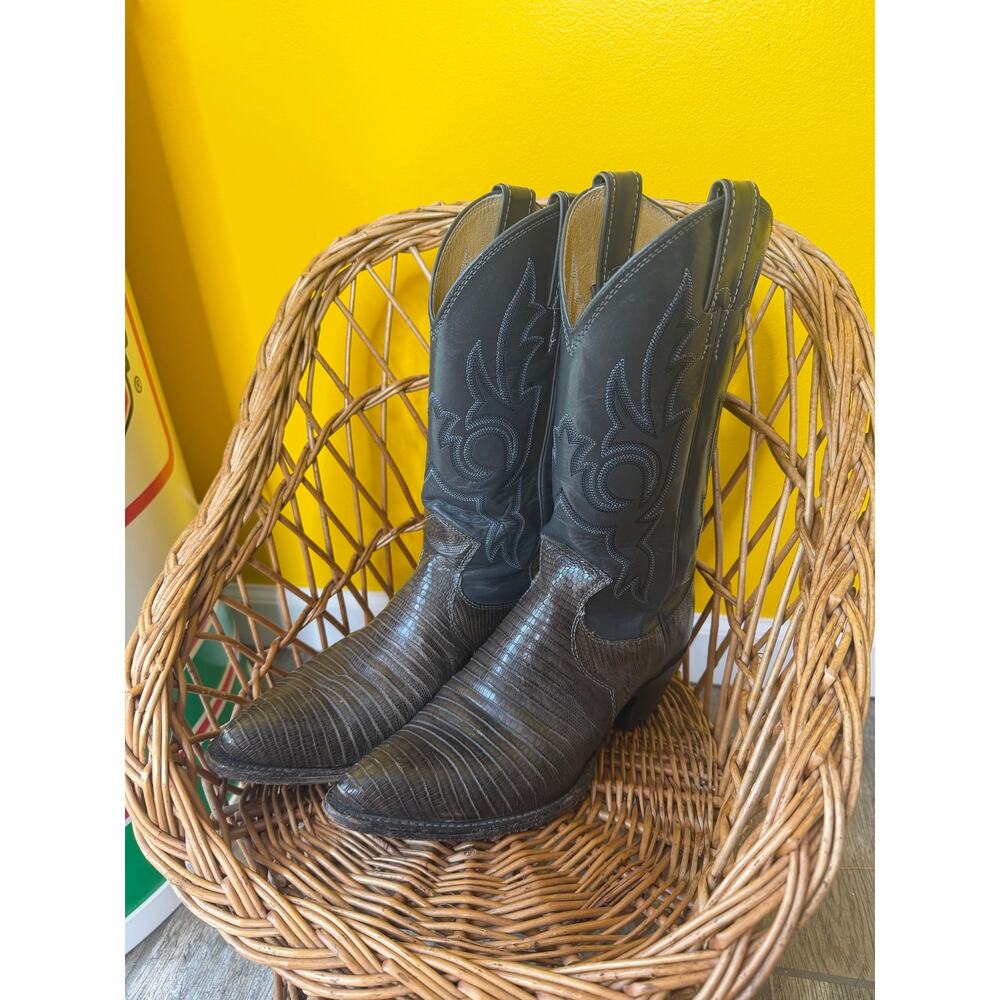 Justin’s vintage 41496  Men's Boot with Brown  7.5B wood sole/ heel